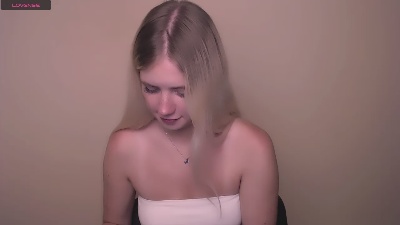 AliceMeaww_ live from United States
