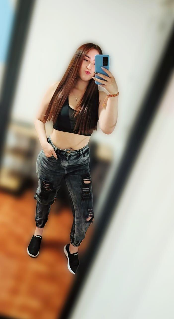 Anais_M live from United States