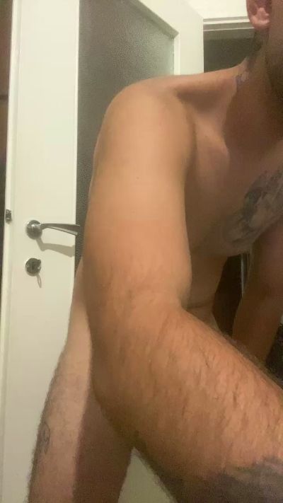 Andreeas32 live from Italy