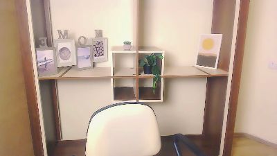 AngelinaLess_ live from United States