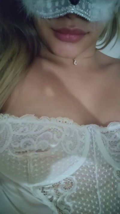 BellaLancaster live from Brazil
