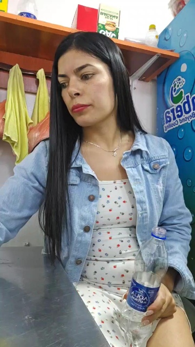 Estefanii_R live from Colombia
