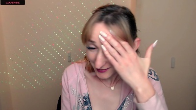 LillyBluee live from Netherlands