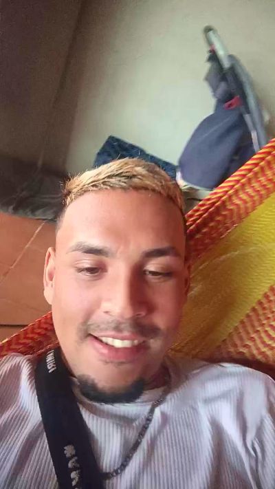 Max_hardPig live from Colombia