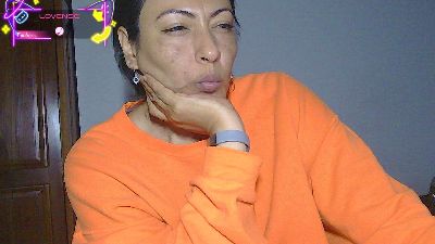NanaJuicy live from Colombia
