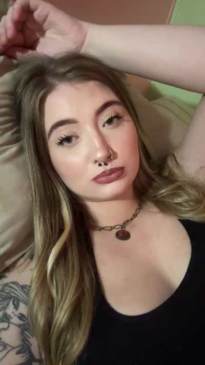 Rosaleejaden live from United States