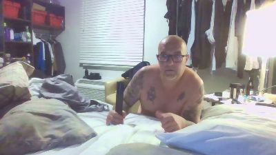 Yourkneeler1 live from United States