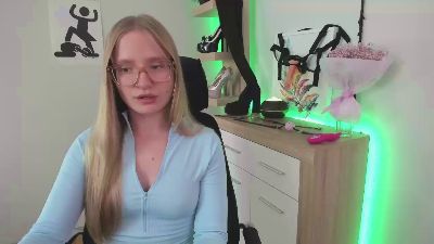 hottieNancy live from United Kingdom