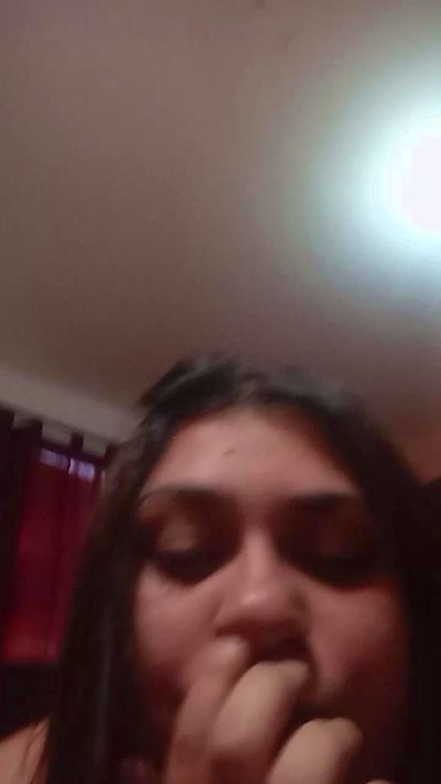 lolabb2 live from Argentina