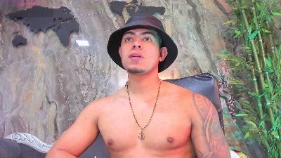 marco_garciia_ live from Colombia