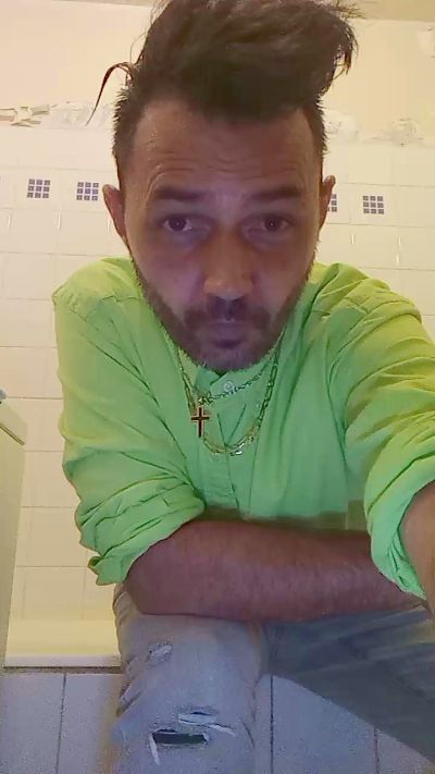 nicolas1904 live from France