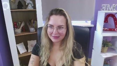 xZoey live from United Kingdom